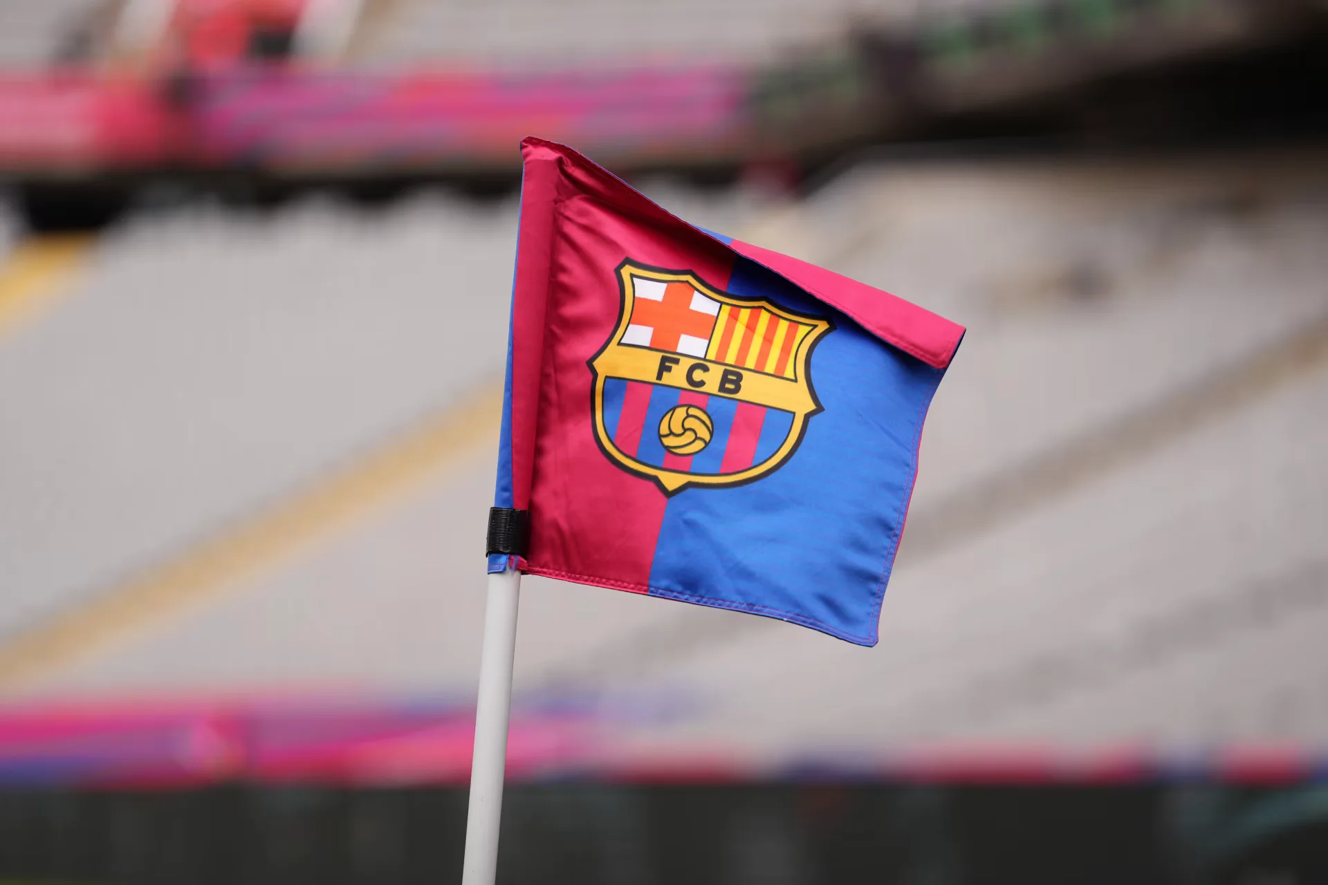 برشلونة يعلن انسحابه من مشروع دوري السوبر الأوروبي