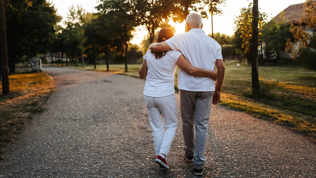 كيف يمكن أن نعيش لفترة أطول؟ دراسة تكشف السر