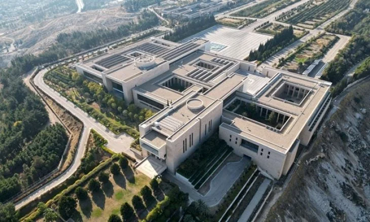 20250417060757reup-2025-04-17t060542z_1572658290_rc22pbacuolk_rtrmadp_3_syria-security-assad-wealth.h-730x438.jpg